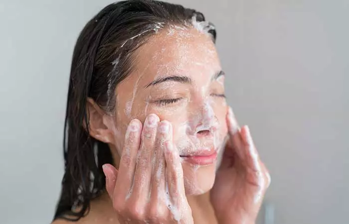 Cleanser made with tea tree oil for blackheads