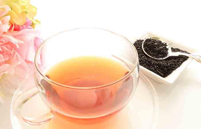 Earl grey tea and tea leaves
