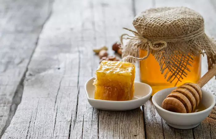 Coconut oil and honey for wrinkles