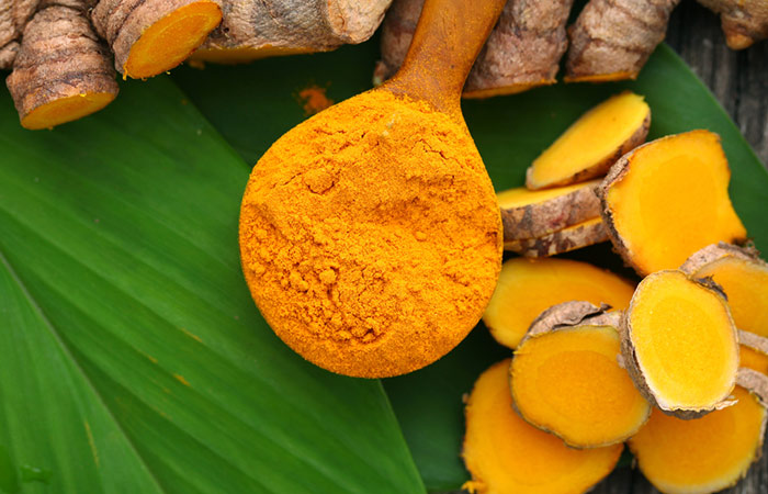 Coconut oil and turmeric for wrinkles
