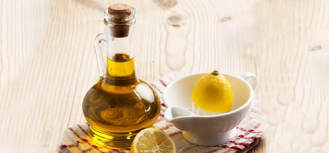 Olive oil and lemon juice for glowing skin