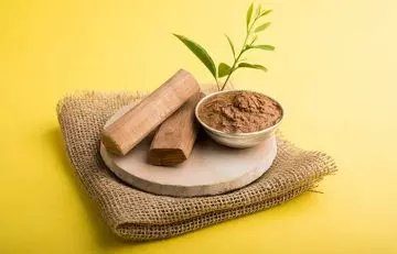 Sandalwood and rose water for dry skin