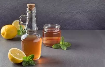 Diluted apple cider vinegar and lemon juice can help get rid of dark spots
