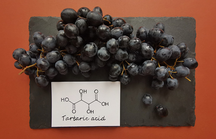 Chemical structure of tartaric acid extracted from grapes