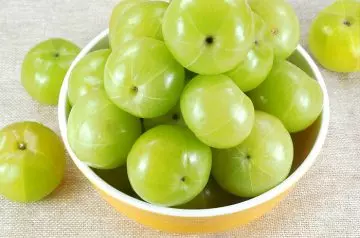 Indian gooseberries to increase platelet count naturally