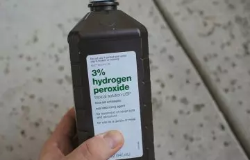 Use hydrogen peroxide for yeast infection