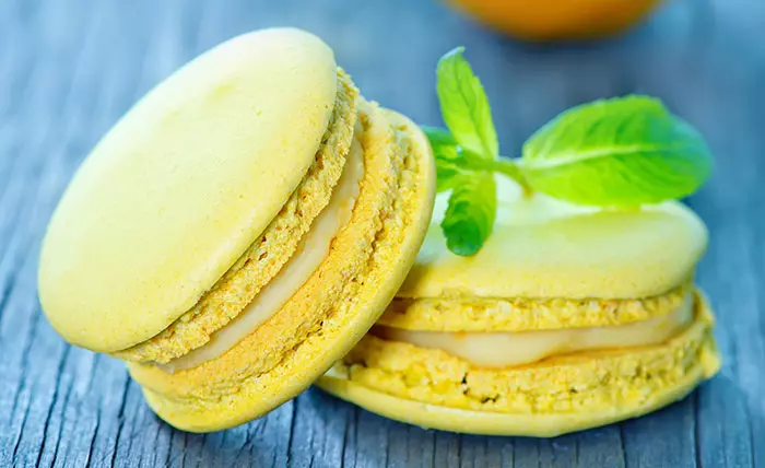 How to use lemon curd to make macarons