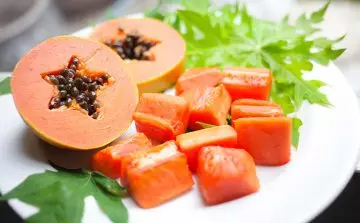 Papaya and papaya leaf to increase platelet count naturally
