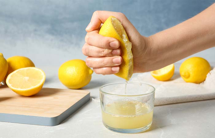  عصير الليمون لتفتيح لون شعرك 