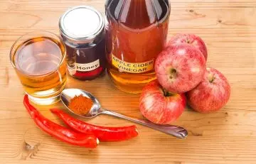 Cayenne pepper and apple cider vinegar for sore throat