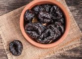 7 Ways To Use Prune Juice For Constipation & How It Helps