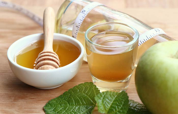 Honey and apple cider vinegar for sore throat