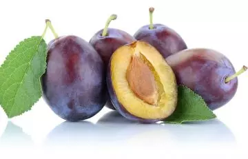 A cut prune with four uncut prunes