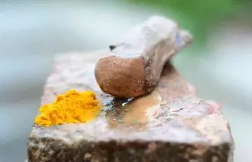 Turmeric and sandalwood paste for allergies