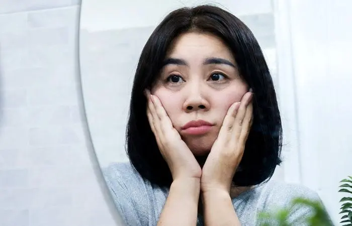 Did you sleep okay last night? You look so sleepy!