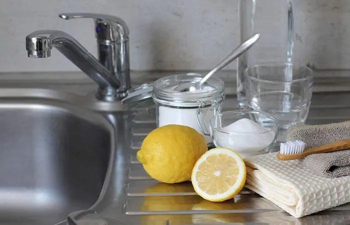 Deodorize Your Lunch Box