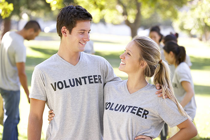 Volunteer as a couple to spend Valentine's Day on a budget
