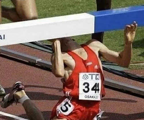 The poor athlete who could not see the pole