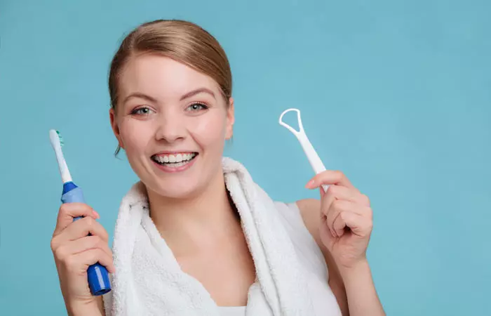 Brushing-Your-Tongue-Can-Save-Your-Life2