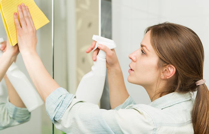 Make-Cleaning-Your-Bathroom-Easier-With-These-7-Tips2