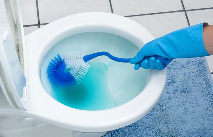 Make-Cleaning-Your-Bathroom-Easier-With-These-7-Tips6