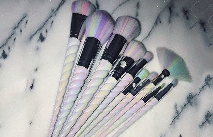 These-makeup-brushes-that-look-like-a-unicorn's-horn1