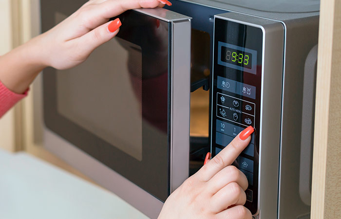11.-Not-Using-The-Microwave-To-Cook-Heat-Food