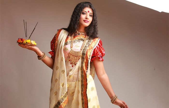 A woman in traditional Bengali style saree