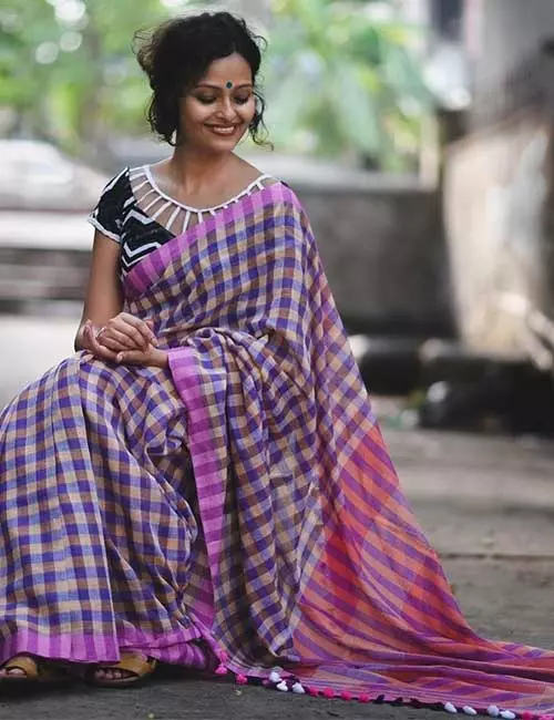 Stripe panelled zig zag blouse design for checkered sarees