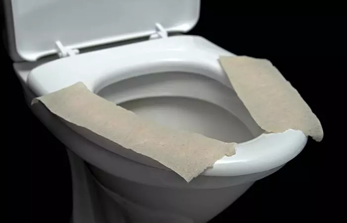 After-Reading-THIS,-You’ll-Never-Put-Toilet-Paper-On-The-Toilet-Seat-Again