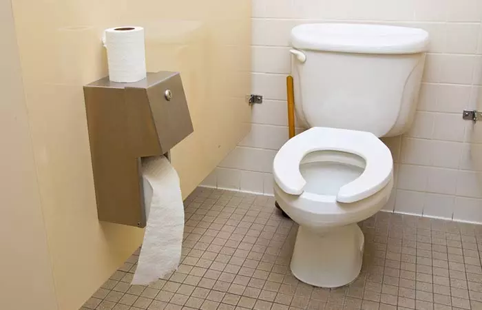After-Reading-THIS,-You’ll-Never-Put-Toilet-Paper-On-The-Toilet-Seat-Again1