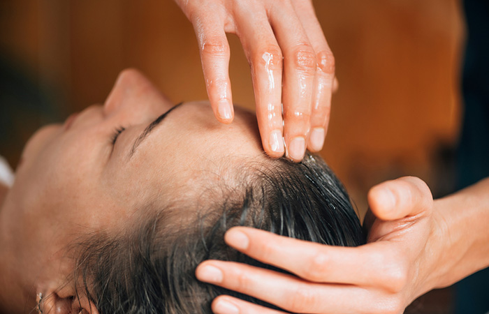 Scalp massage with hair oil