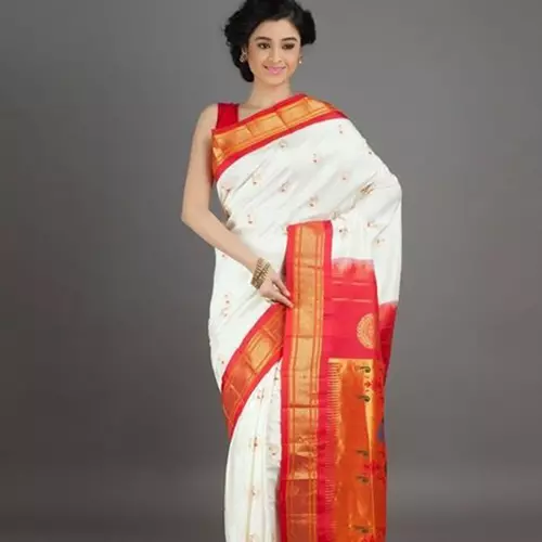 White and chilli red paithani saree with oblique border for wedding