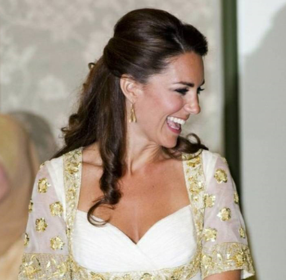 Kate Middleton's elegant half updo hairtyle