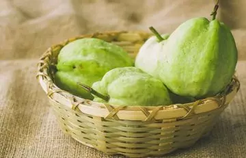 Guava is a high fiber food for weight loss