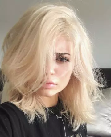 Kylie Jenner bedhead blonde hairstyle