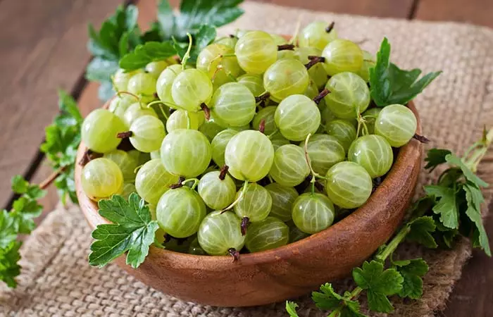 Indian gooseberries to increase platelet count naturally