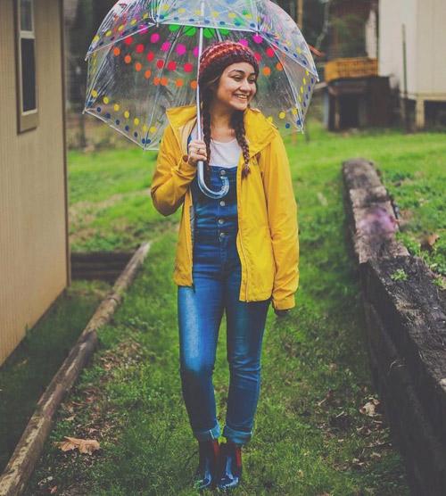 10 Rainy Day Outfit Ideas That Are Foolproof And Waterproof