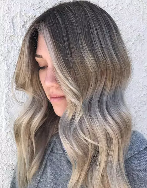Ash blonde hair sombre with subtle waves creates the perfect beachy look