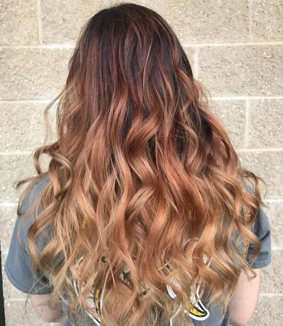 Honey blonde hair color idea for your curls