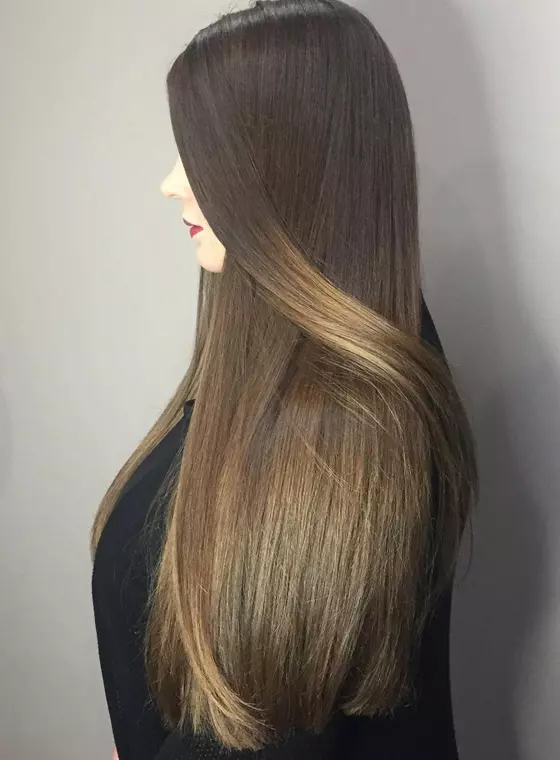 Glossy honey blonde ombre hair color idea for a mysterious look