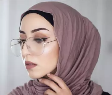 How to style hijab with glasses