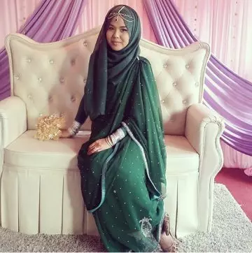How to style hijab with saree