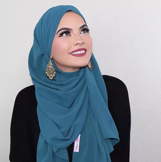 How to wear hijab showing earrings