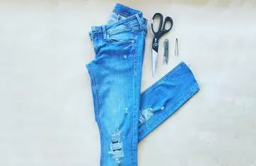 A step-by-step tutorial on how to make ripped jeans