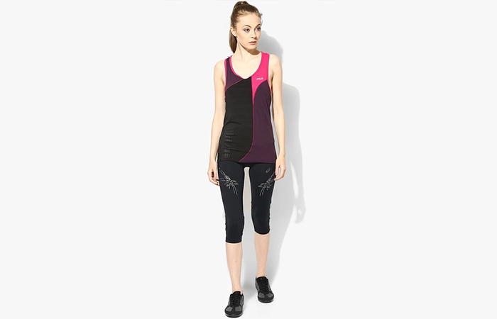 Knee length leggings are used for workout sessions