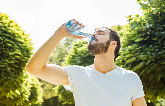6.-Consuming-Foods-From-Plastic-And-Metal-Containers
