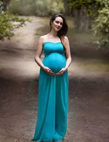 Strapless maxi dress for pregnancy photoshoot