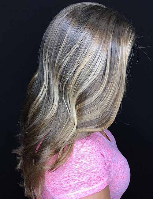 Dirty ash blonde highlights are perfect for naturally dirty blonde hair