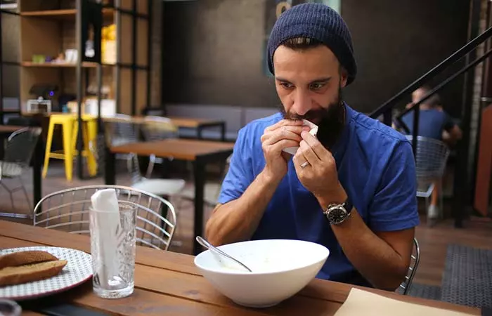 12.Avoid Using The Napkin As A Tissue Paper